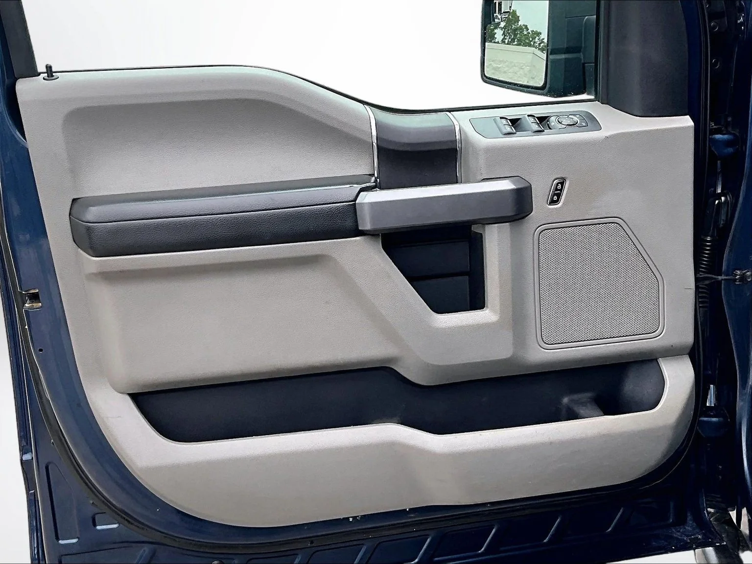 Used 2019 Blue Ford XLT image 25