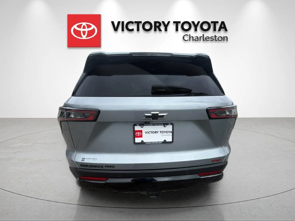 Used 2025 Gray Chevrolet RS image 4
