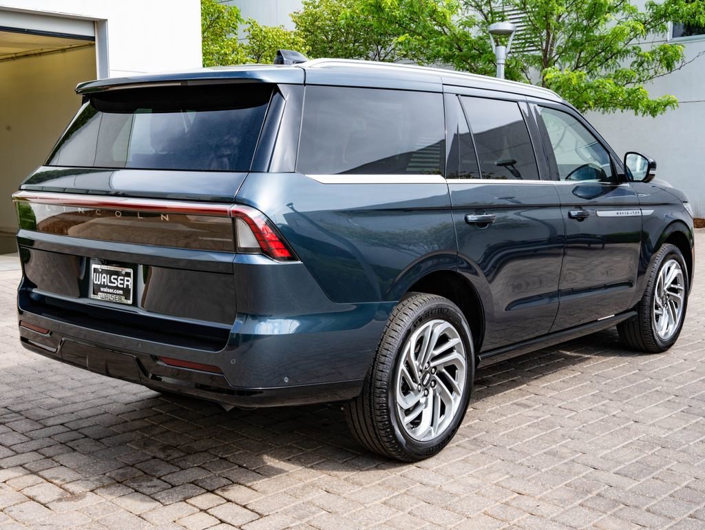 Used 2025 Flight Blue Metallic Clearcoat Lincoln Reserve image 10