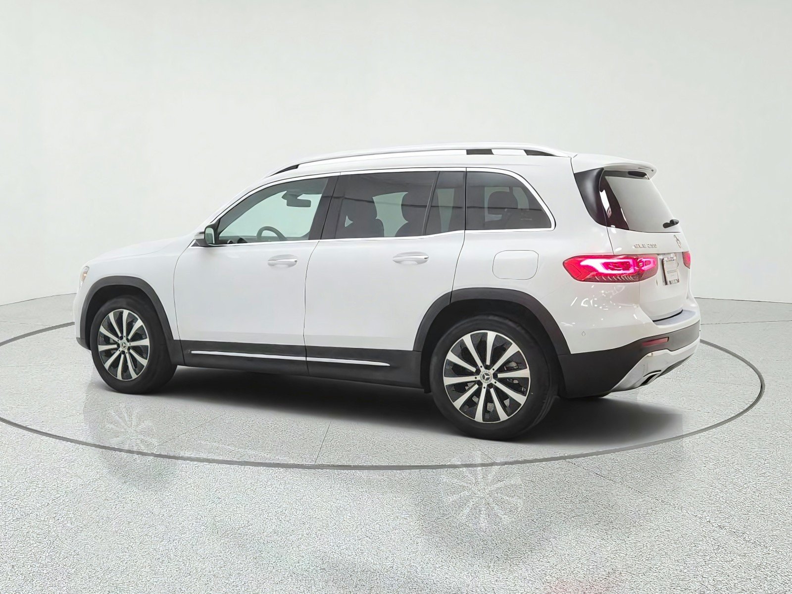 Used 2022 Digital White Metallic Mercedes-Benz GLB 250 SUV image 7