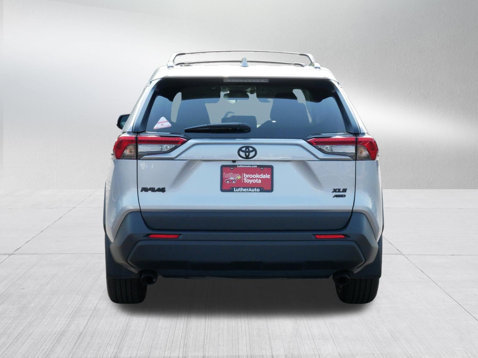 Certified Used 2025 SILVER SKY METALLIC Toyota XLE Premium image 6