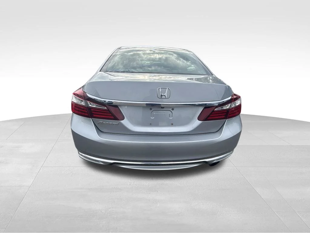Used 2017 Silver Honda LX image 4