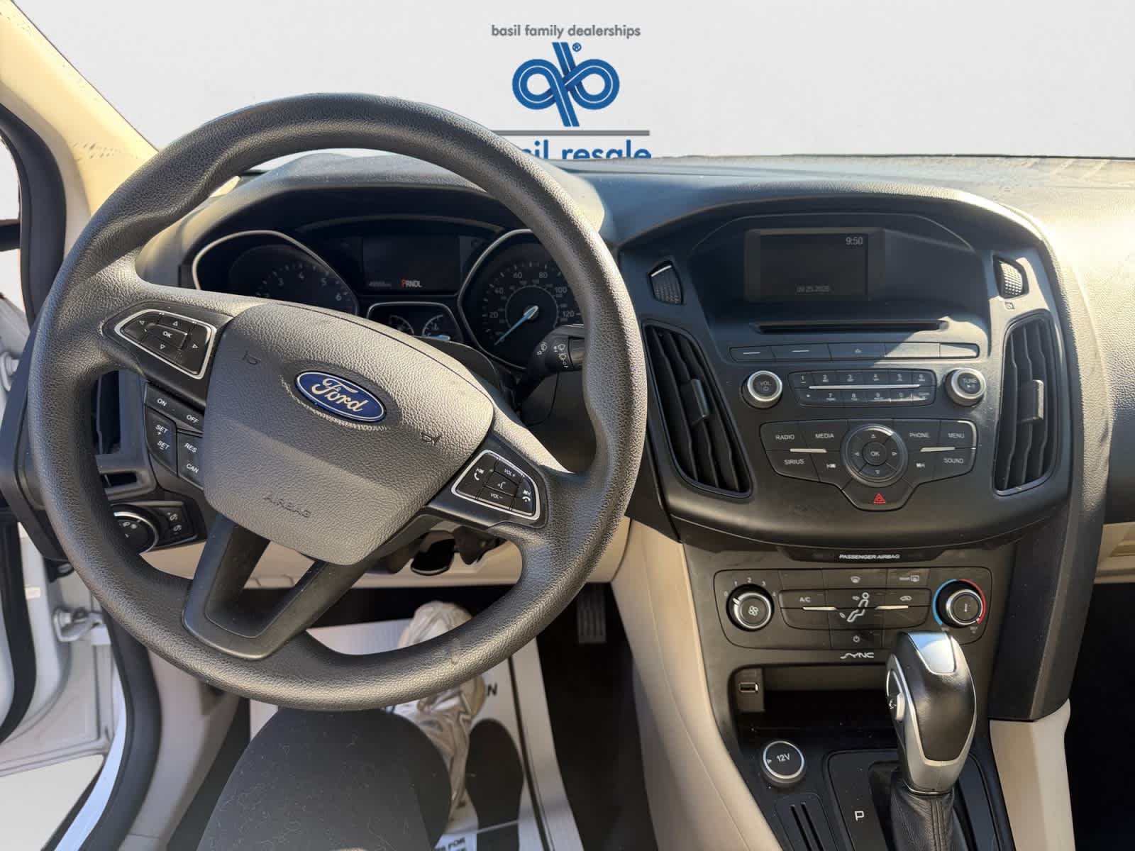 Used 2015 Oxford White Ford SE image 14