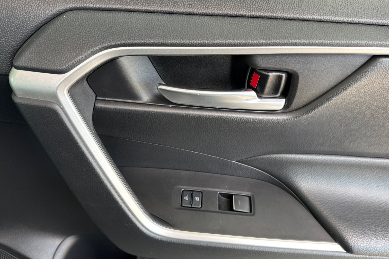 Certified Used 2023  Toyota XLE Premium image 24