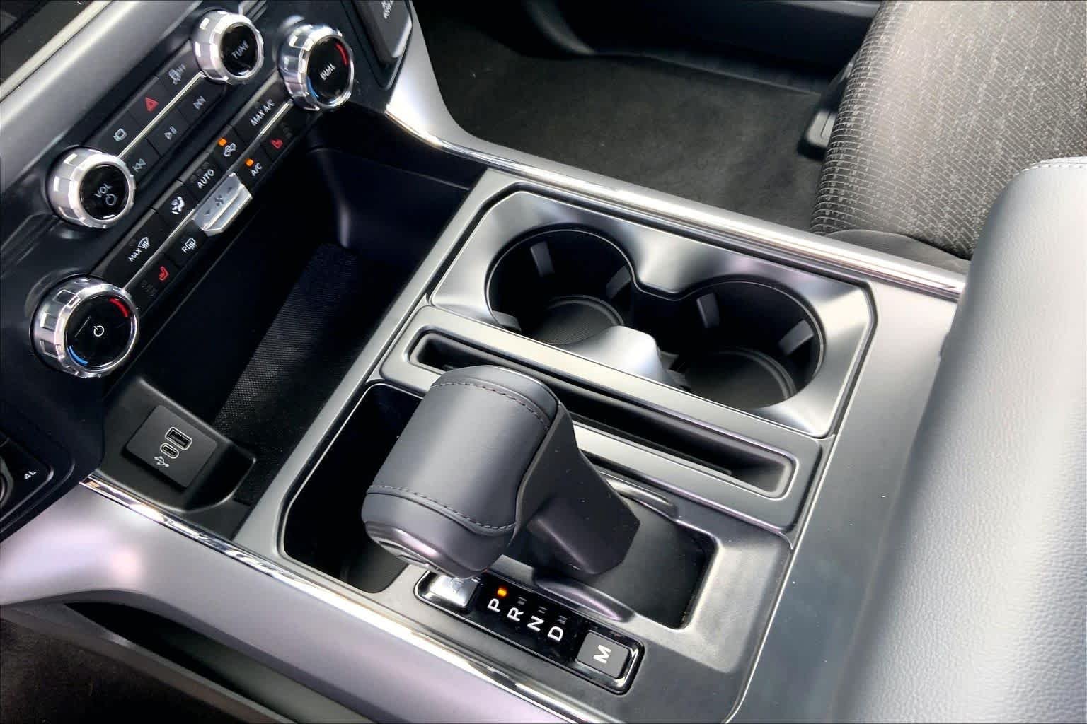 New 2026 Carbonized Gray Metallic Ford XLT image 7