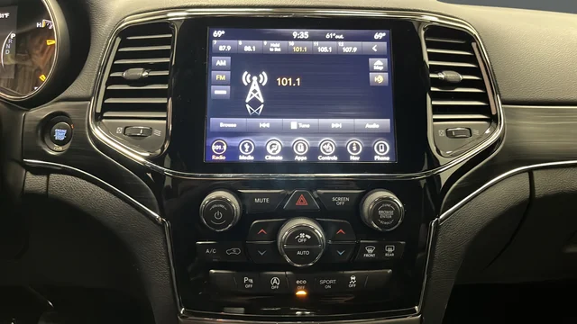 Used 2019 Bright White Clearcoat Jeep Limited image 13