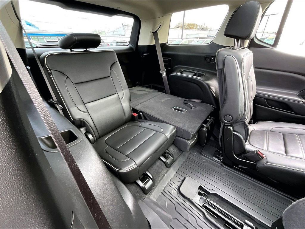 Used 2023 White Frost Tricoat GMC Denali image 16