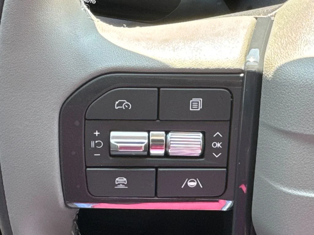 New 2027 Ivory Silver Kia EX image 25