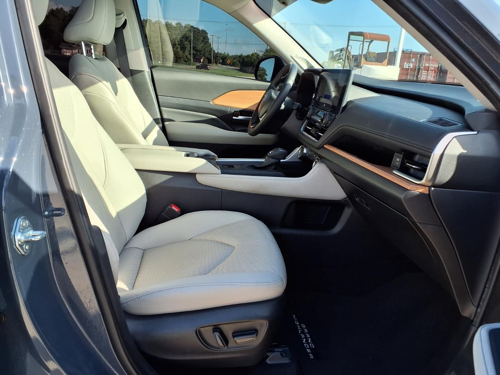 Certified Used 2025 Cloud Toyota Limited image 19