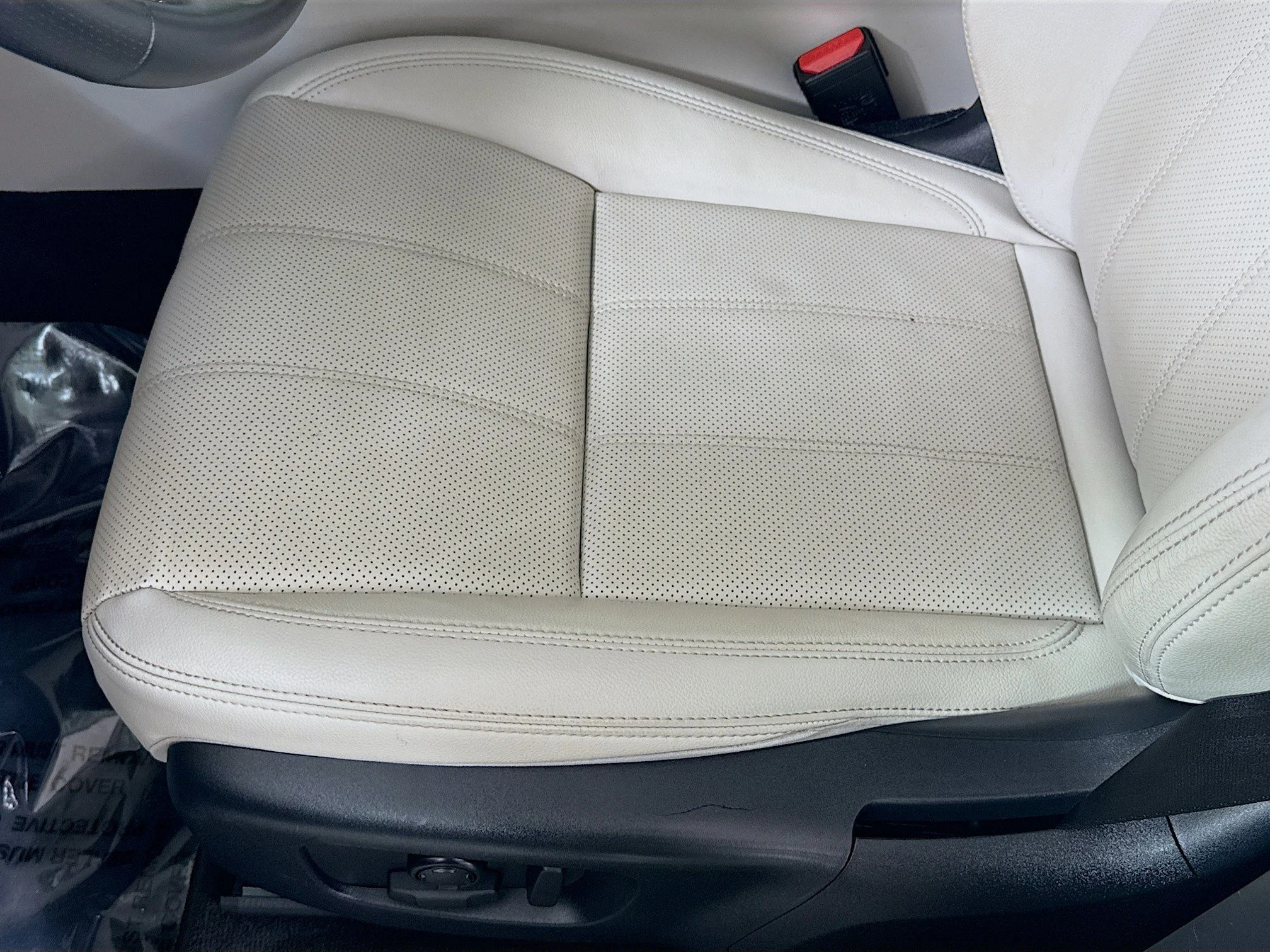 Used 2020 White Land Rover S image 13