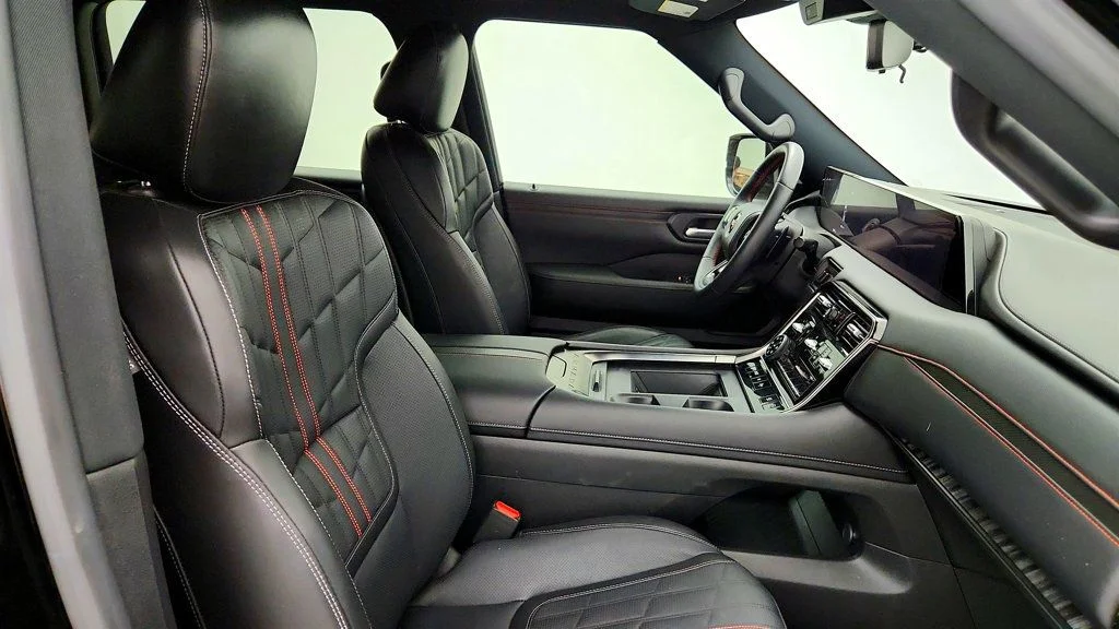 Used 2025 Super Black Nissan 4x4 PRO-4X image 24