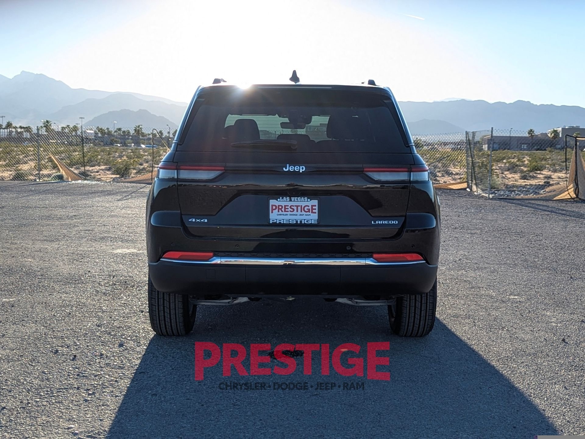 New 2026 Diamond Black Crystal Pearl-Coat Exterior Paint Jeep Laredo X image 6