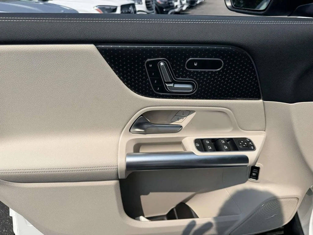 New 2026 White Mercedes-Benz GLA 250 image 18