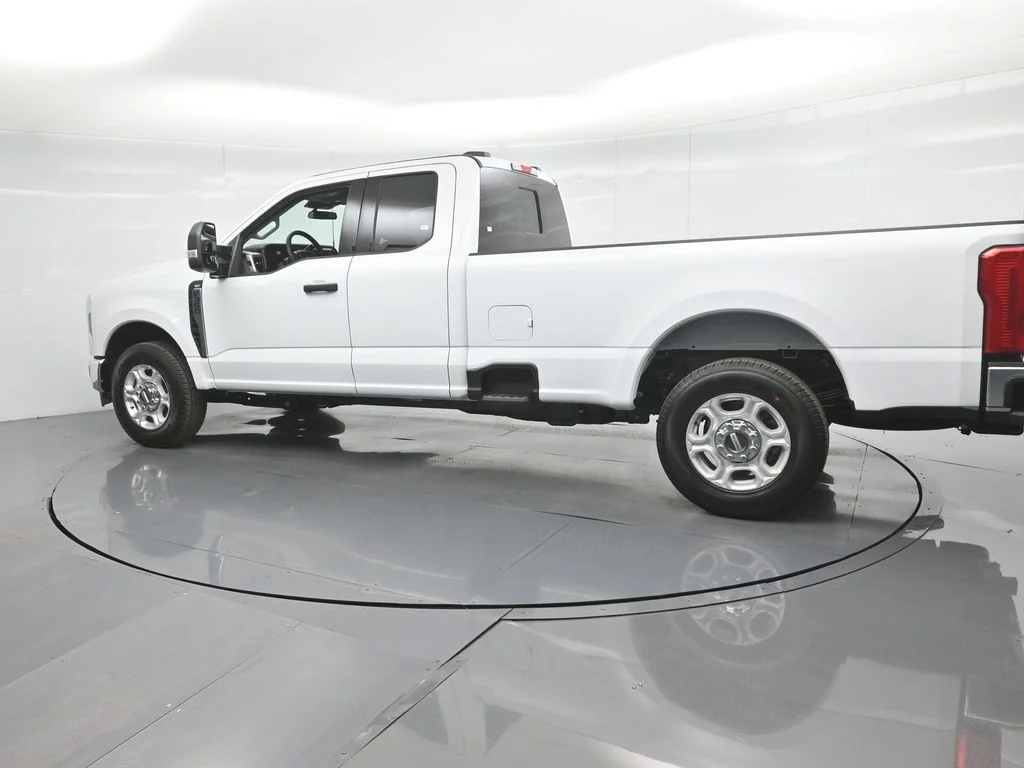 New 2026 Oxford White Ford XLT image 6