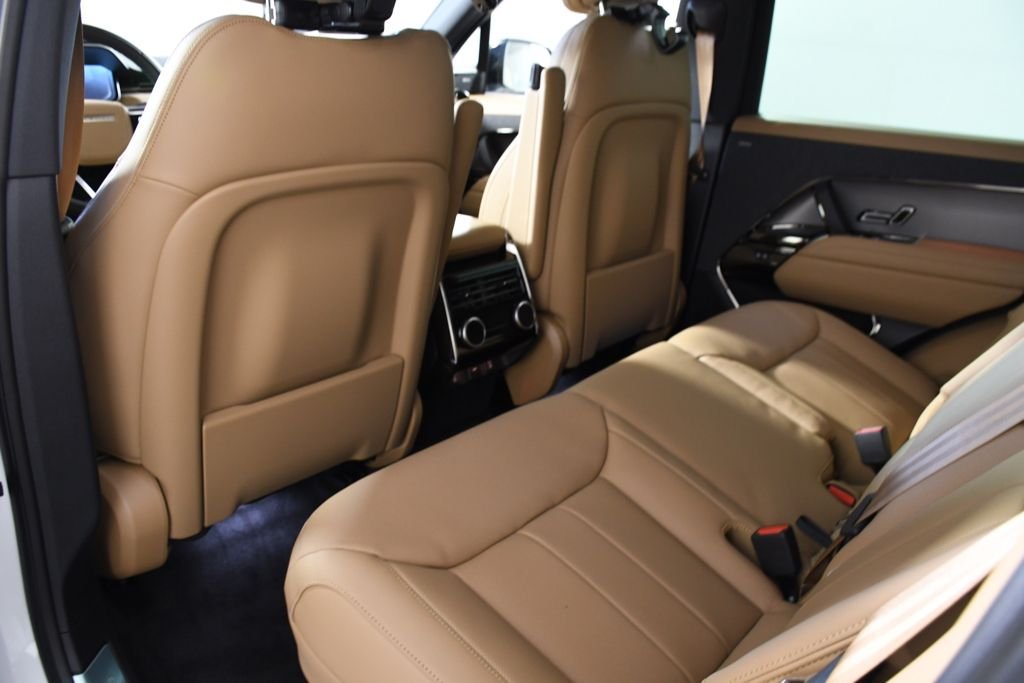 New 2026 Fuji White Land Rover SE image 26