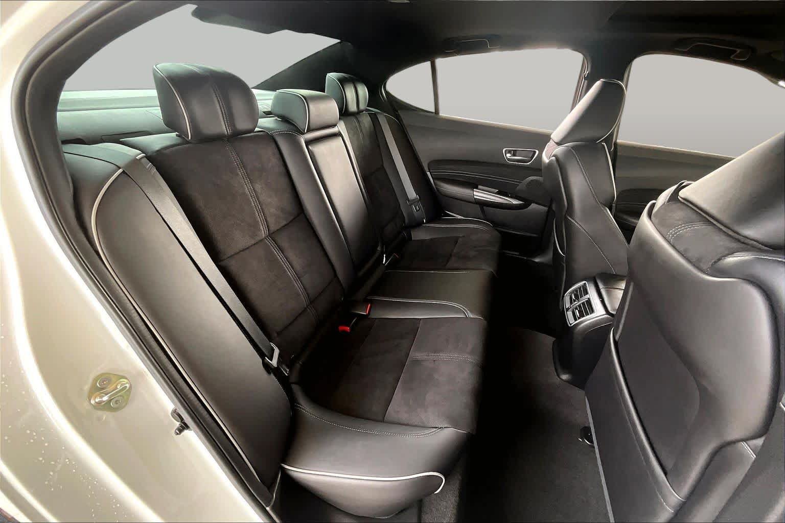 Used 2020 Platinum White Pearl Acura w/Technology/A-Spec Pkg image 18