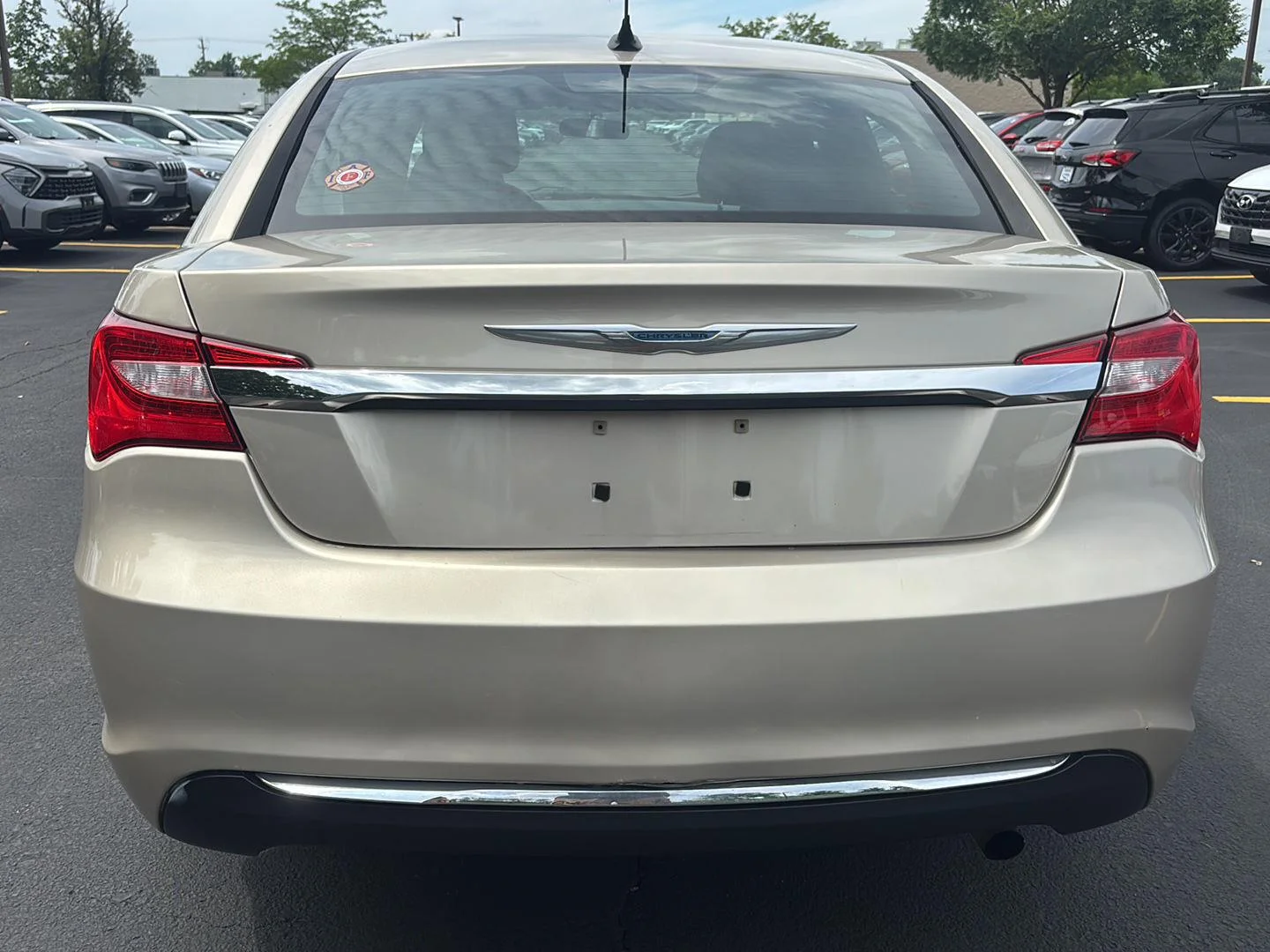 Used 2013 Cashmere Pearl Chrysler Touring image 5
