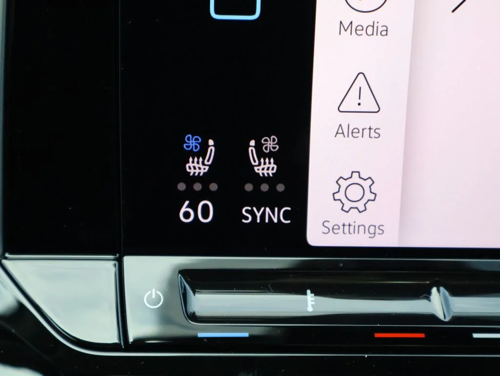 New 2026 Black Volkswagen 2.0T SE w/Technology image 21