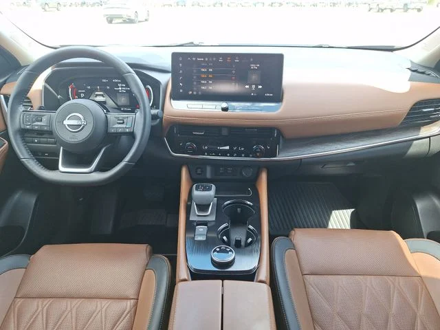 Used 2024 Gray Nissan Platinum image 13