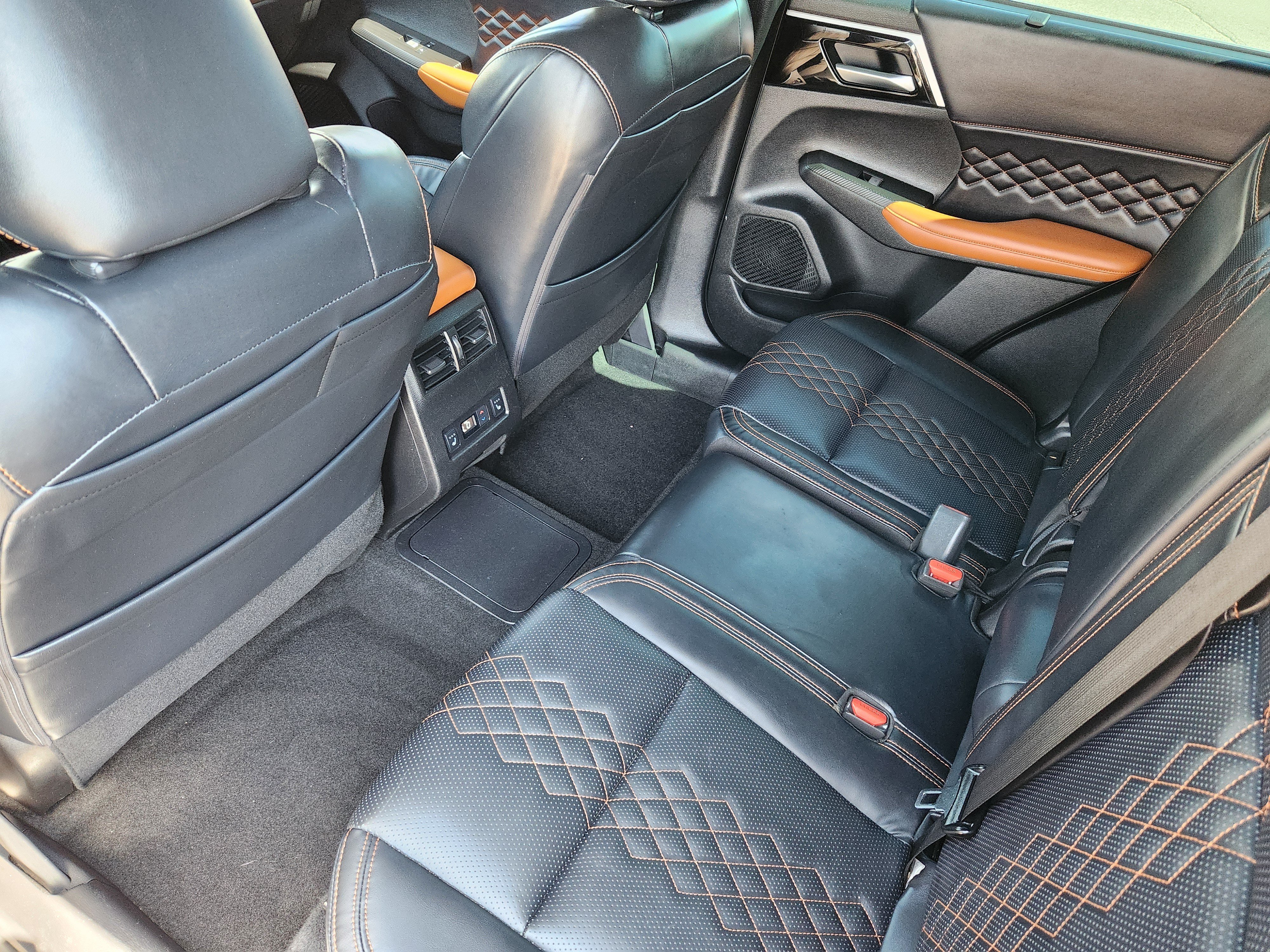 Used 2023 Silver Mitsubishi  image 25