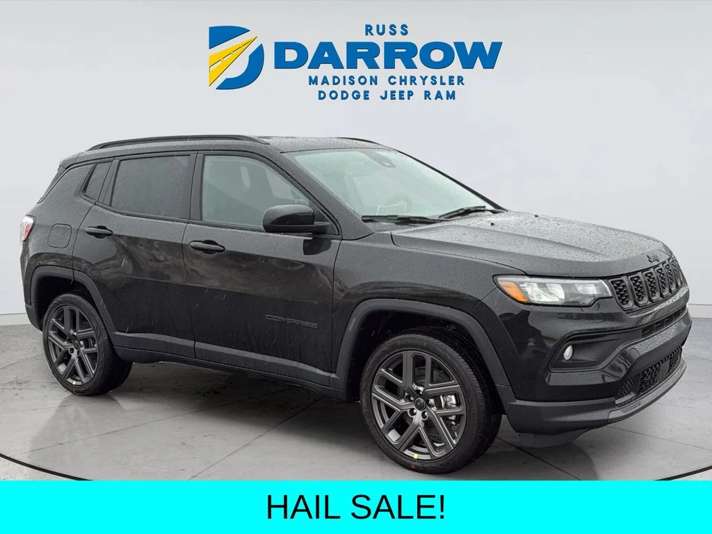 New 2026 Diamond Black Crystal Pearlcoat Jeep Latitude image 7