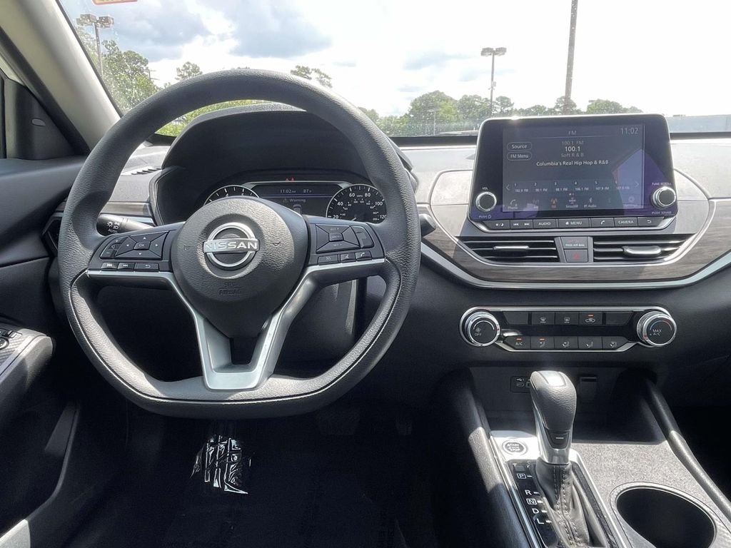 Used 2025 White Nissan 2.5 SV image 11