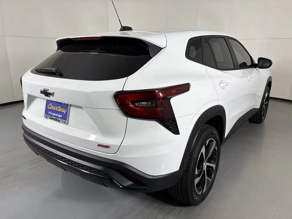 New 2026 Summit White Chevrolet 1RS image 10