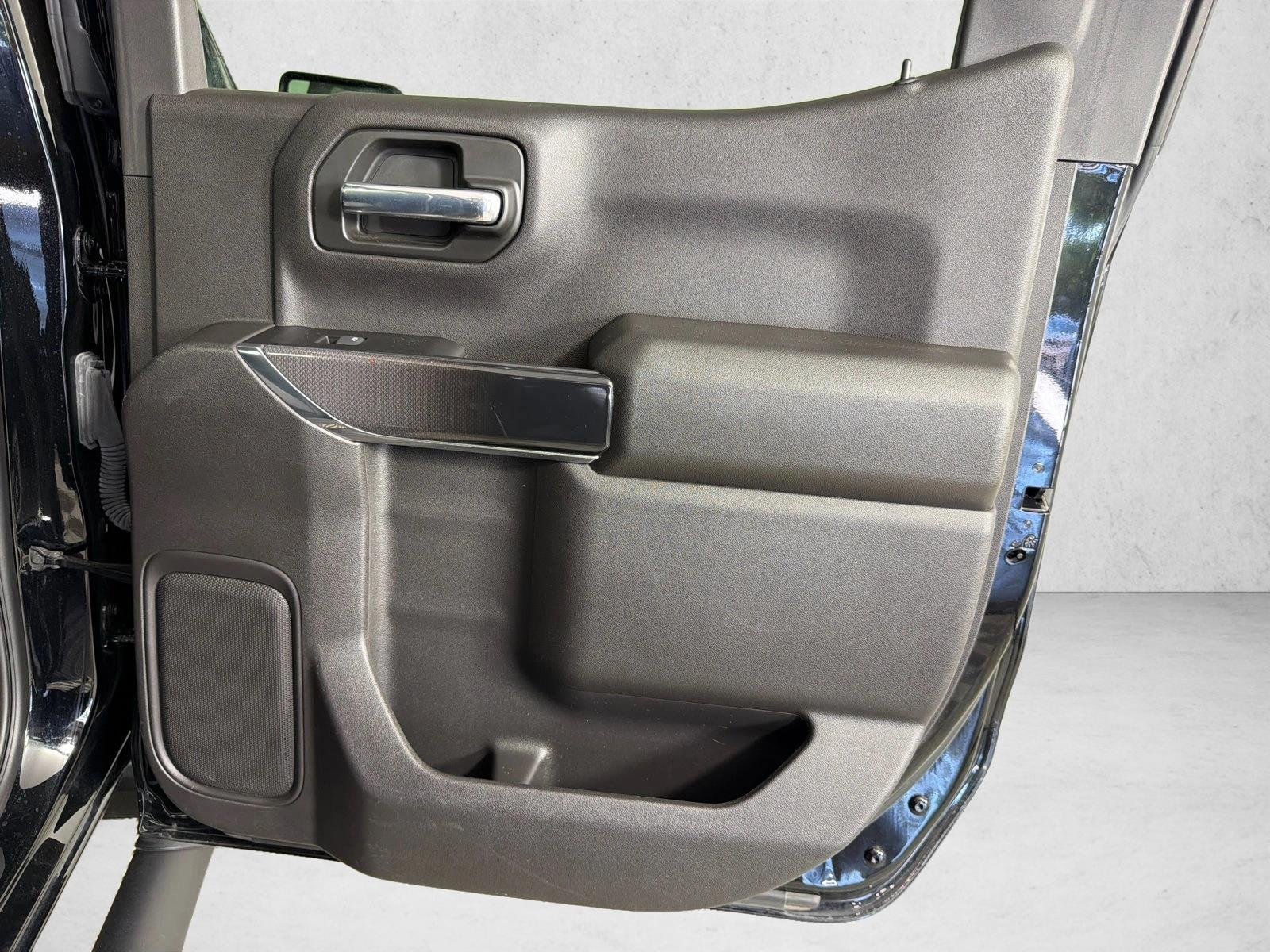 Used 2023 Black CHEVROLET  image 16