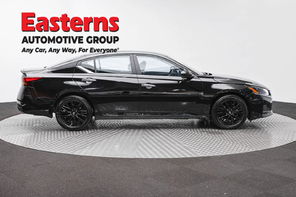 Used 2025 Black Nissan 2.5 SV image 4