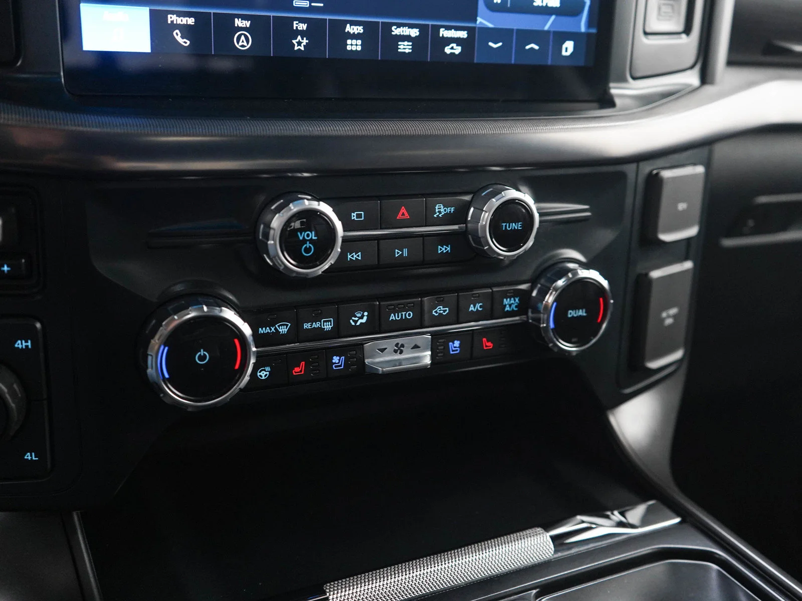Used 2025 Atlas Blue Metallic Ford LARIAT image 21