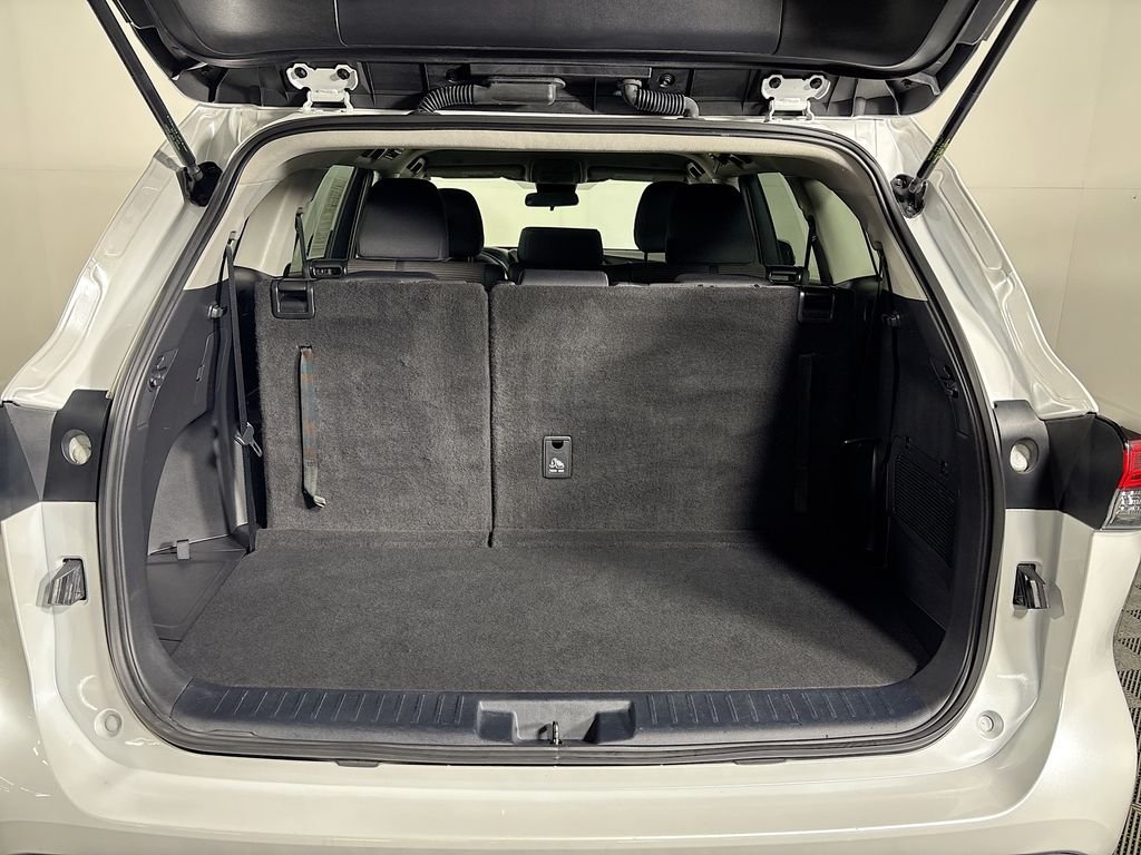 Used 2023 Pearl Toyota L image 21