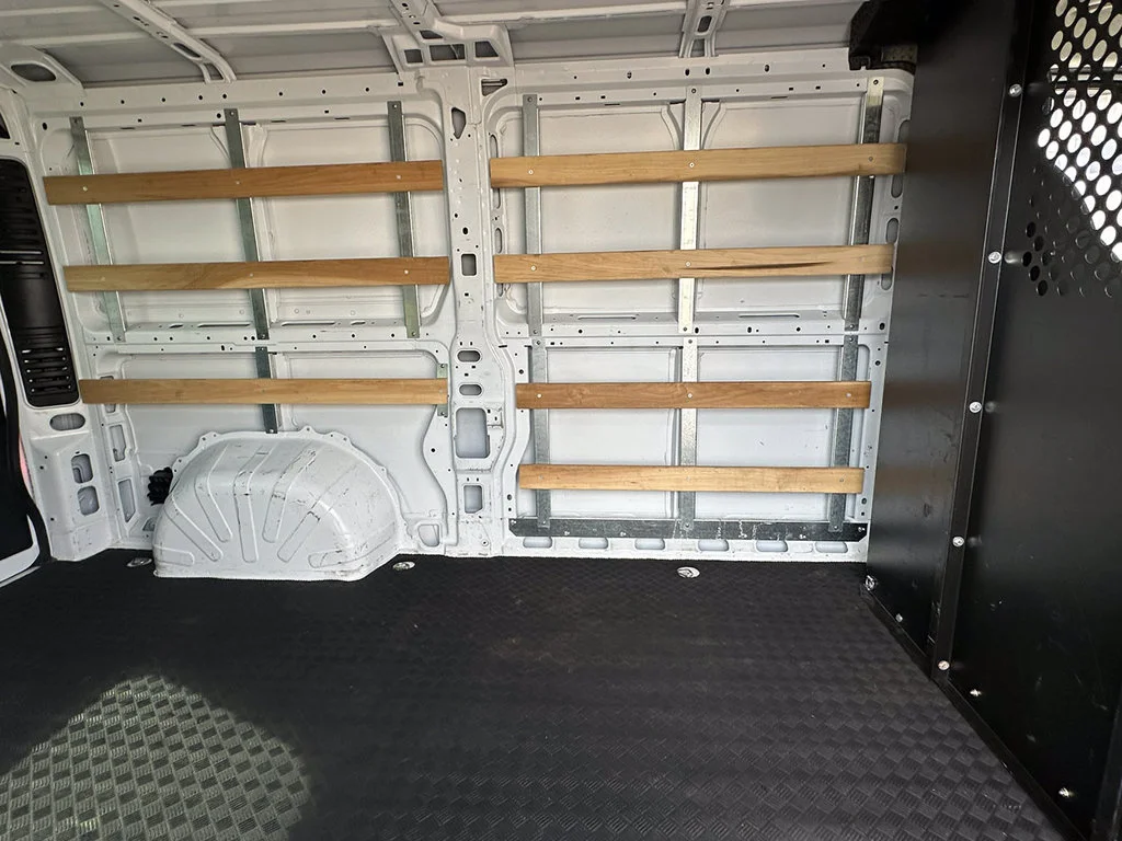 Used 2025 White Ram Base image 17