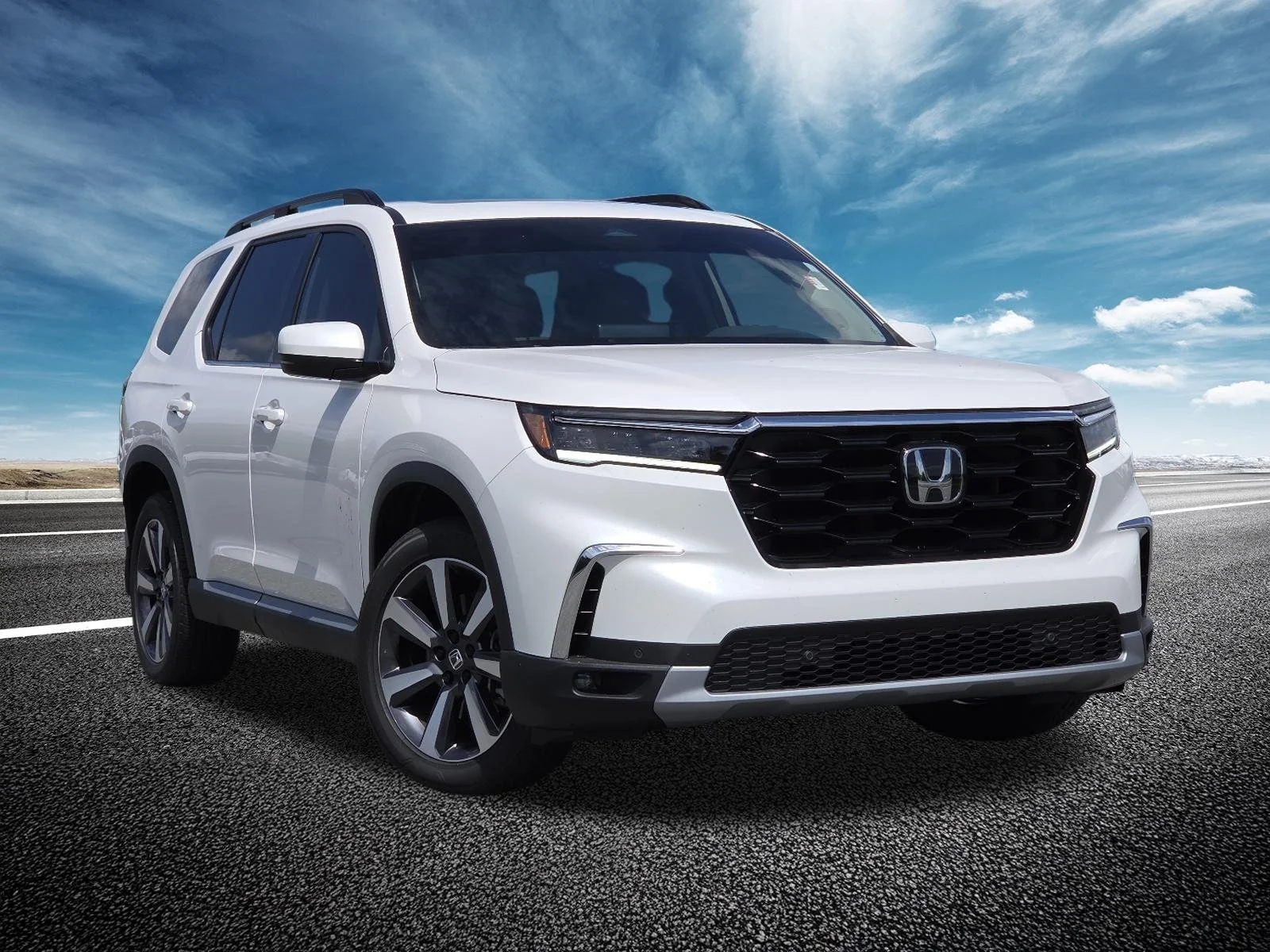 Used 2025 Platinum White Pearl Honda Touring AWD image 2