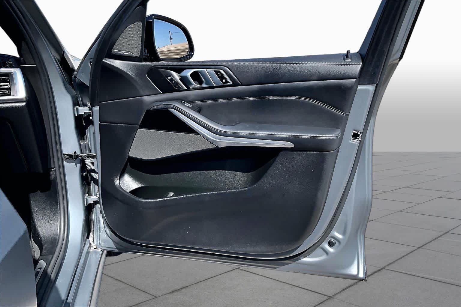 Used 2023 Frozen Pure Grey Metallic BMW xDrive40i image 21