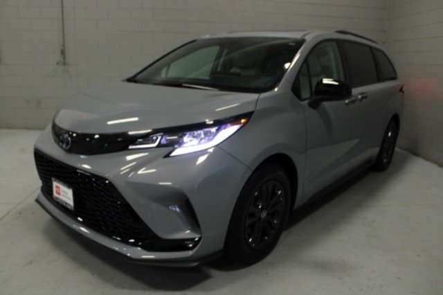 Certified Used 2025 Gray Toyota xse image 3