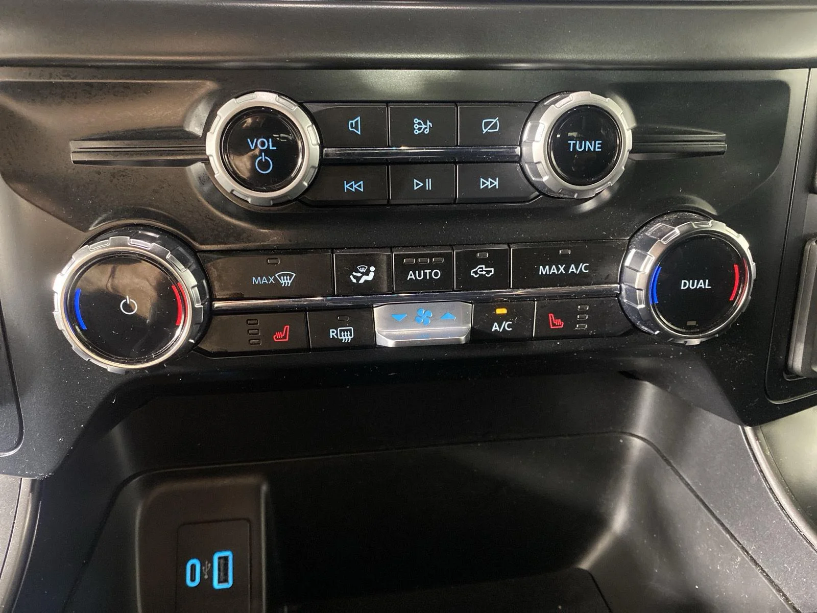 Used 2024 Carbonized Gray Ford XLT image 30