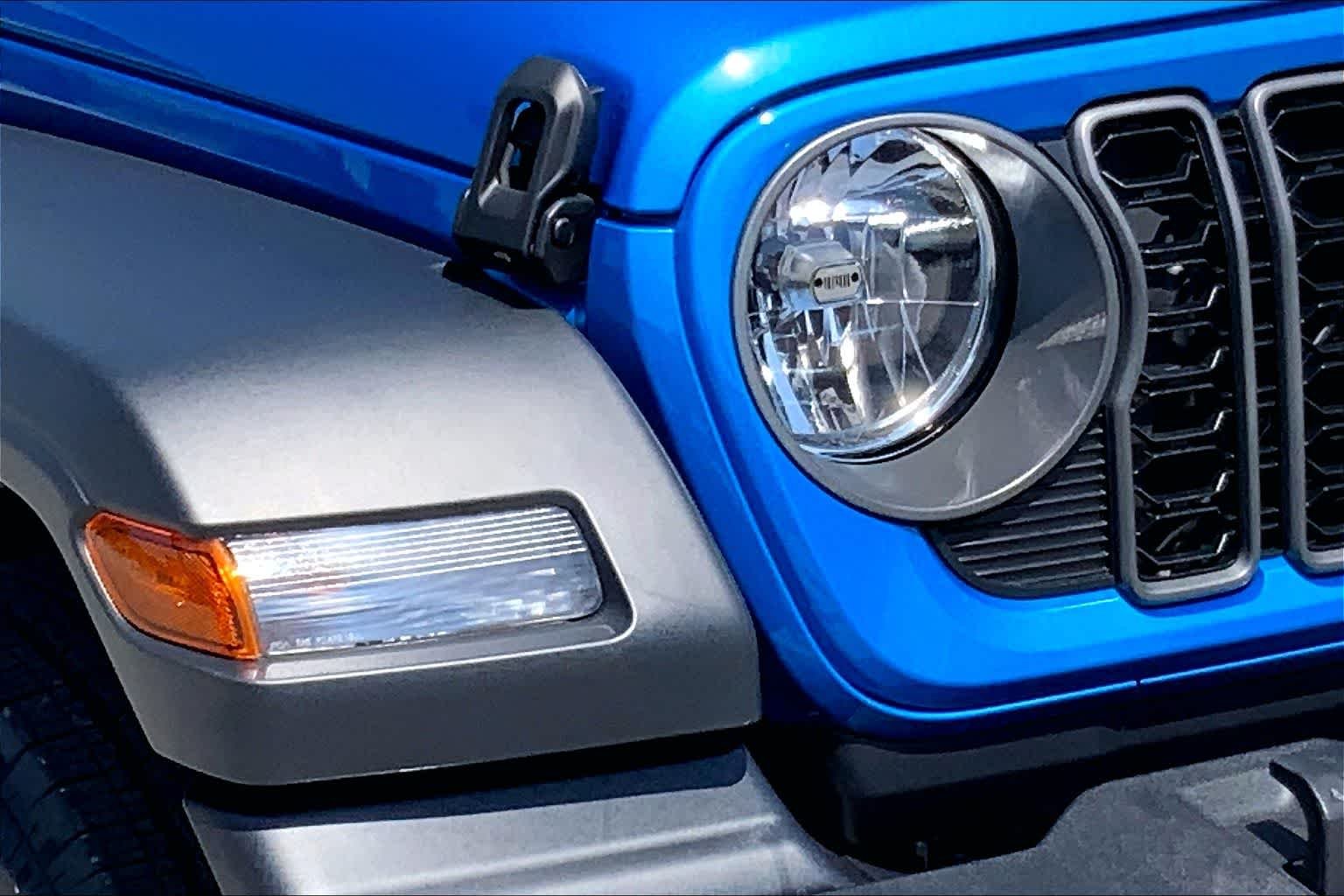 New 2026 Hydro Blue Pearl-Coat Exterior Paint Jeep Sport image 10