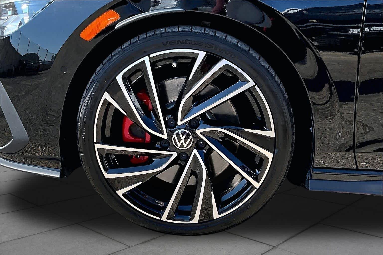 Used 2024 Mythos Black Metallic Volkswagen Autobahn image 13