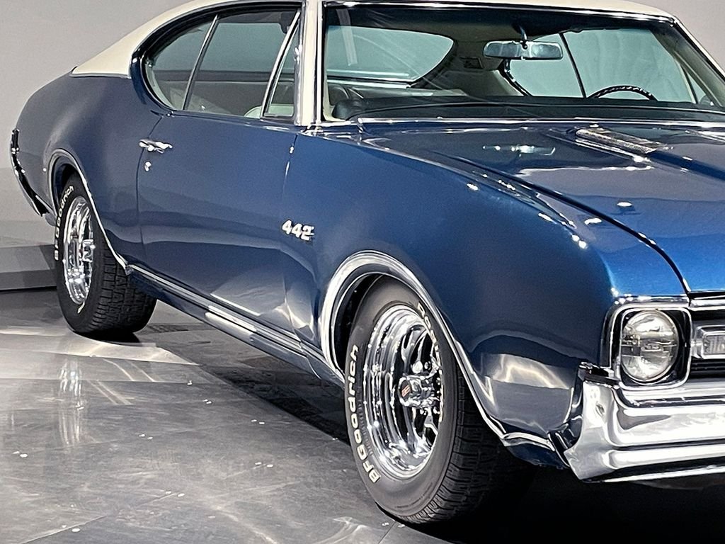 Used 1968  Oldsmobile Supreme image 12