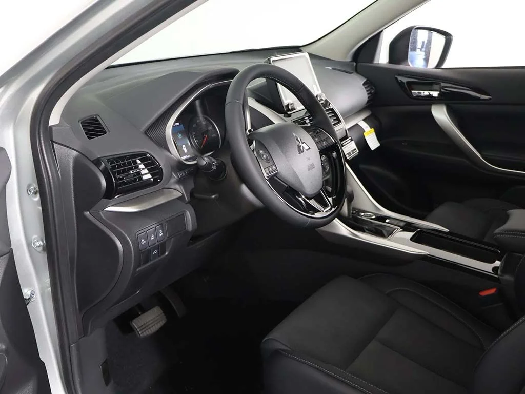 New 2026 Silver Mitsubishi SE image 22