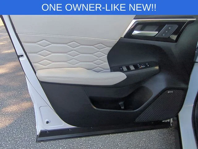 Used 2025 White Mitsubishi SEL image 12
