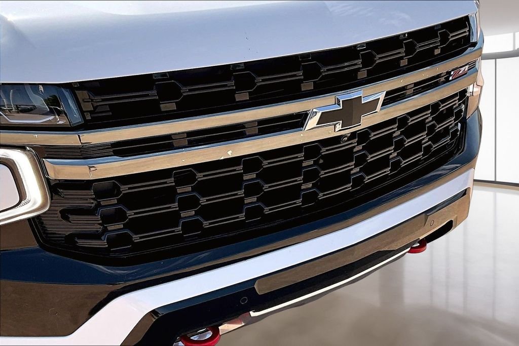 Used 2022 White Chevrolet Z71 image 31