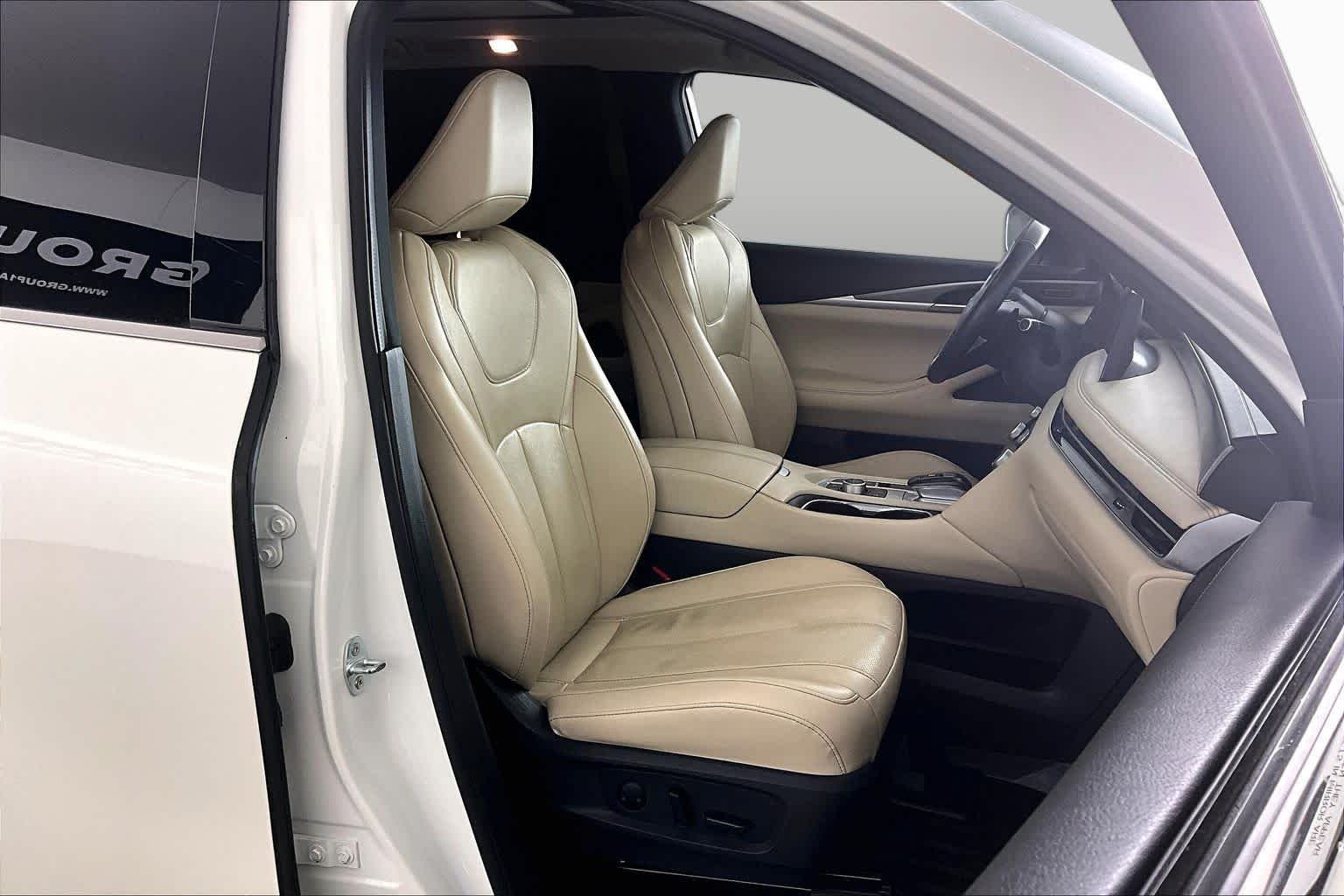 Used 2023 Majestic White INFINITI LUXE image 9