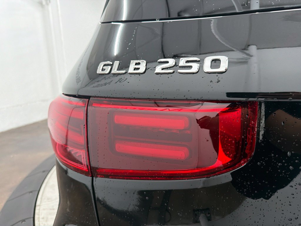 Used 2026 Black Mercedes-Benz GLB 250 image 11