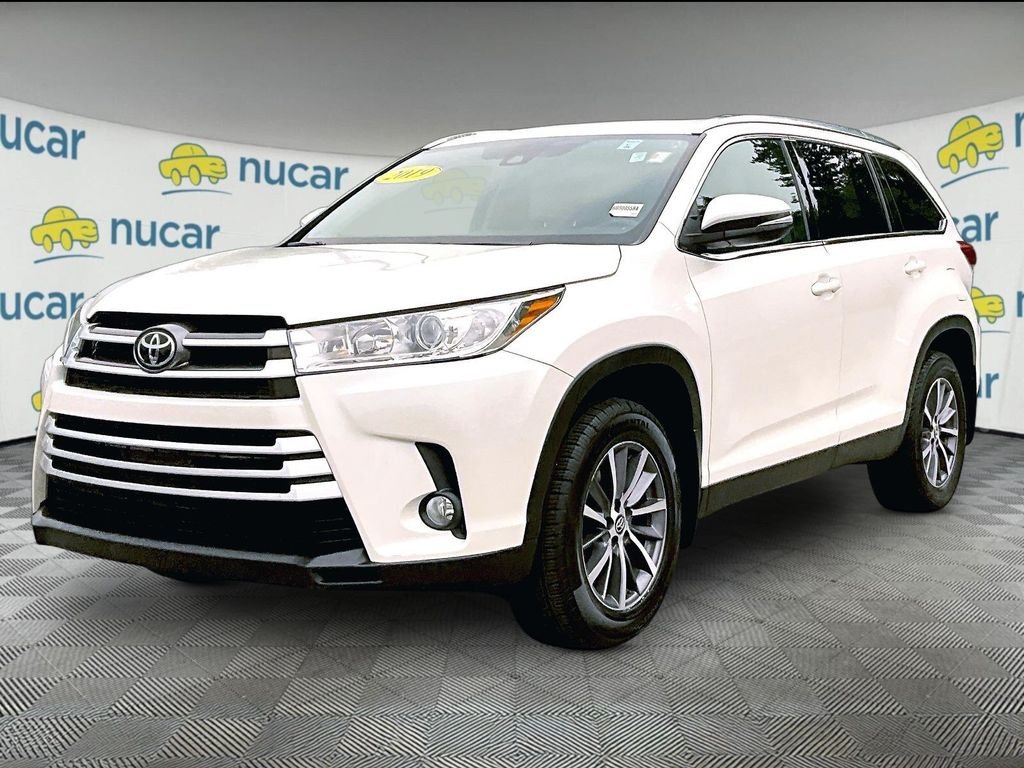 Used 2019 White Toyota XLE image 3