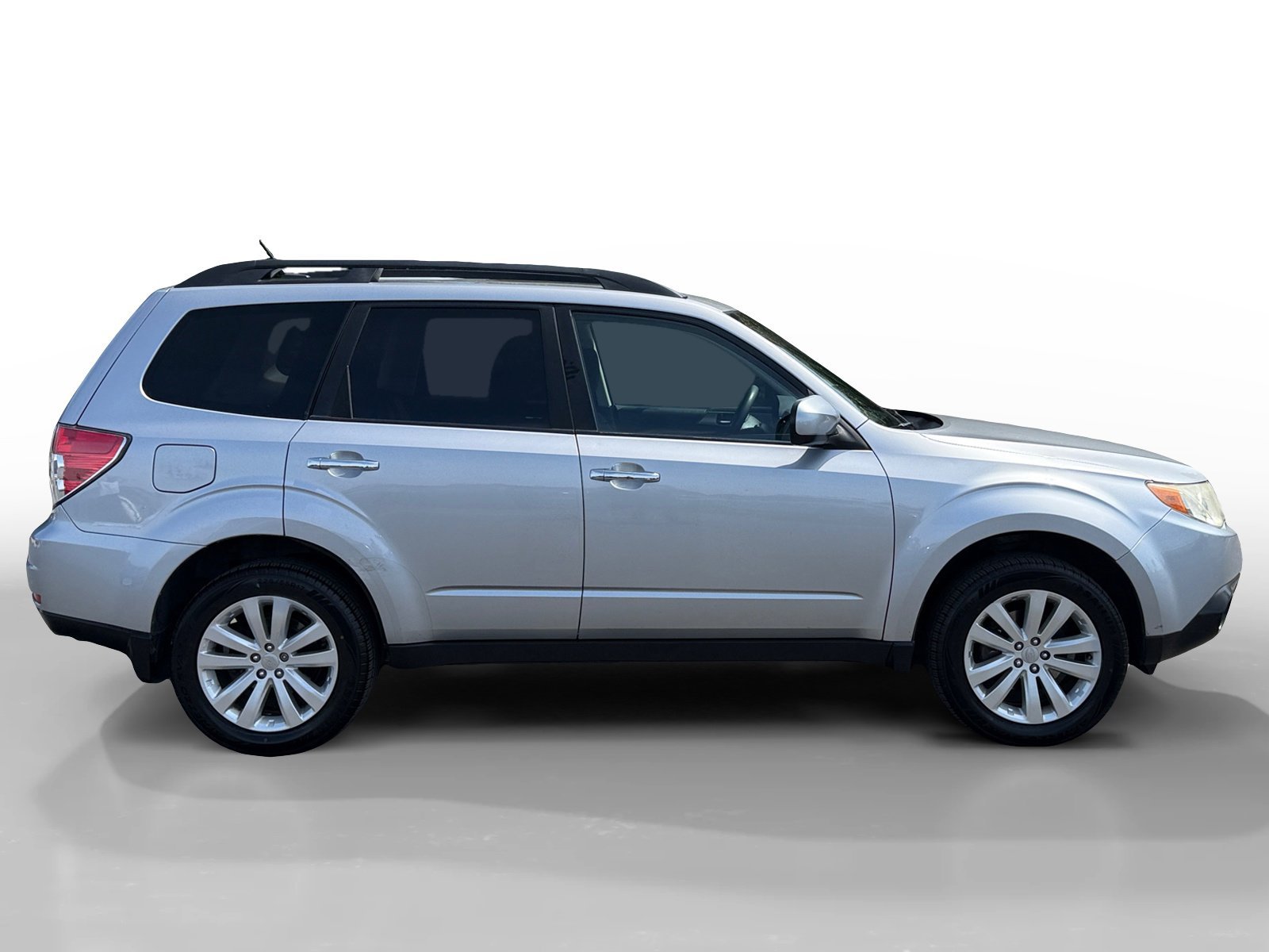 Used 2013 Ice Silver Metallic Subaru 2.5X image 6