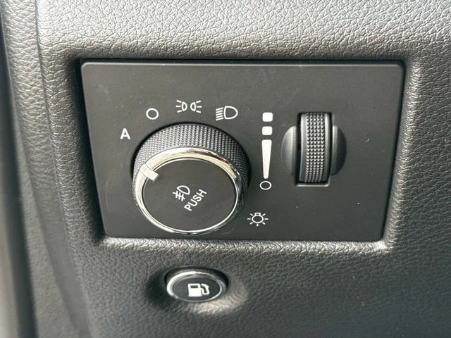 Used 2019 Silver Jeep Altitude image 38