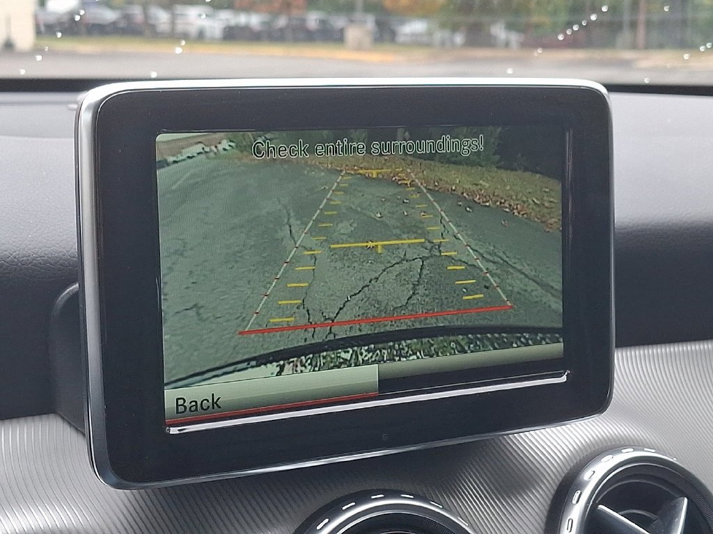 Used 2015  Mercedes-Benz GLA 250 image 18