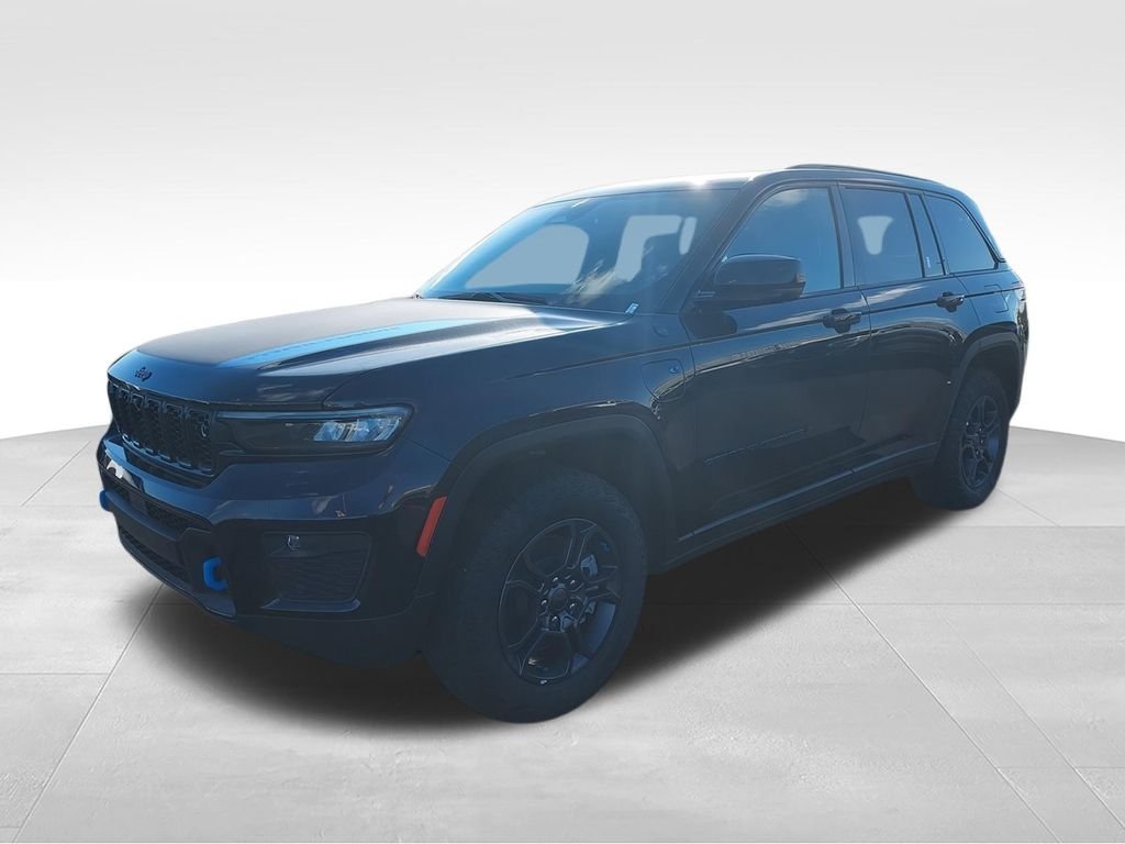 New 2024 Diamond Black Crystal Pearl-Coat Exterior Paint Jeep Trailhawk 4xe image 5