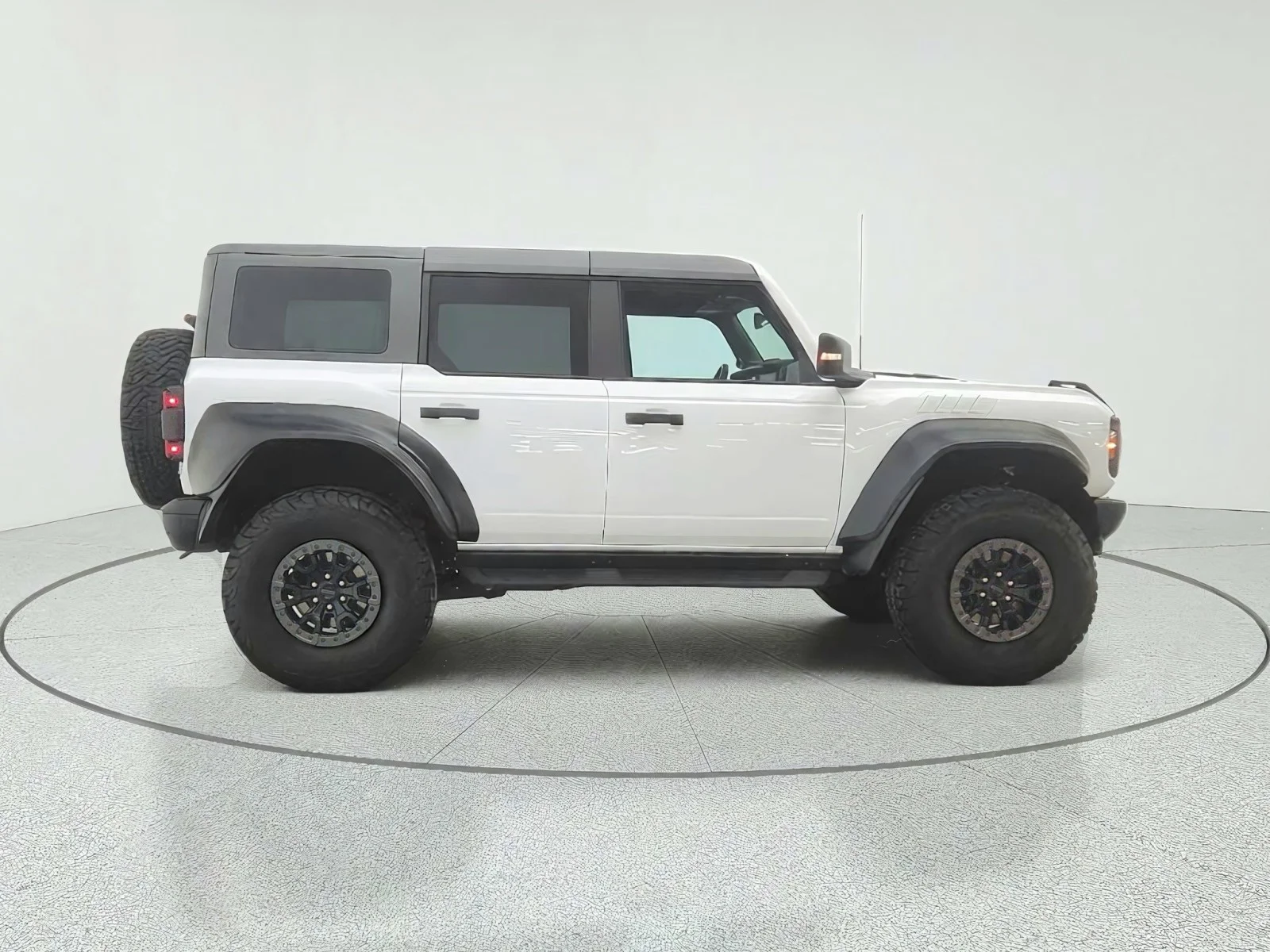 Used 2023 Oxford White Ford Raptor 4 Door Advanced 4x4 image 4